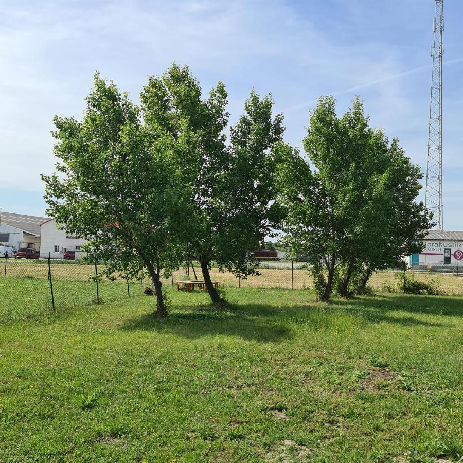 Louise'S Camper Otel Neusiedl an der Zaya Dış mekan fotoğraf